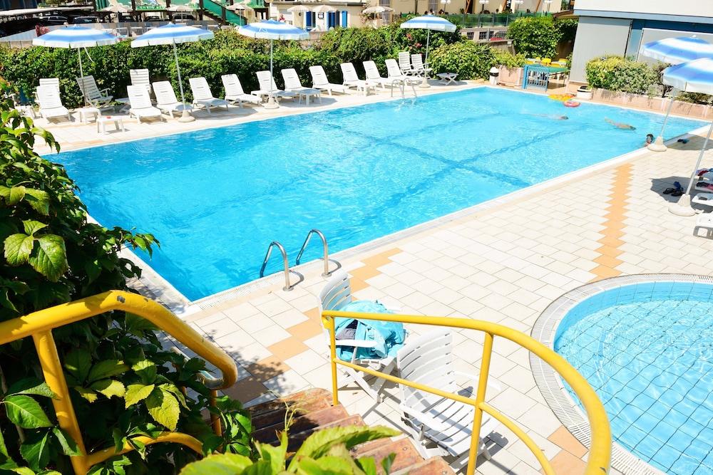 Hotel Caesar Cesenatico Dış mekan fotoğraf